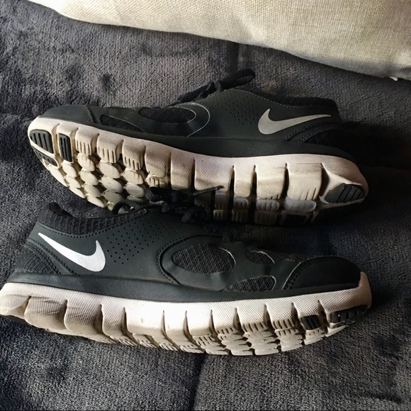Nike free black sneakers shoes 7 1/2 - Picture 4 of 4